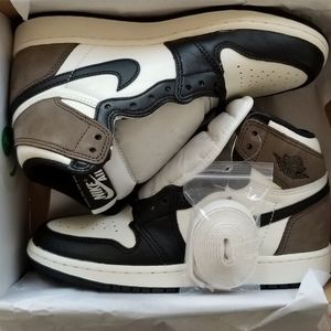 Jordan 1 Dark Mocha GS 4Y/ 5.5 WOMENS/4 MENS